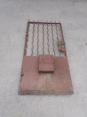 Schmiedeeisernes Gartentor mit Briefkasten, DIN links, ca. B 88 x H 187,5 cm