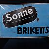 Emailleschild Sonne Briketts ArtNr.2785