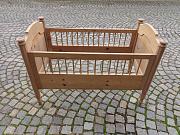 Kinderbett aus Weichholz, ca. H 89,5 cm x B 128 cm