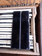 Schwarzes Fliesenband aus den 50er Jahren, ca. B 5 x L 23,7 cm, ca. 20,8 lfm