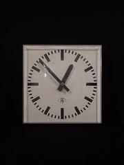Nebenuhr von "T&N", Wanduhr, Industrieuhr, ca. B 33 x H 33 cm