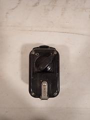 Aufputz Steckdose mit Schalter zum abstellen, ca. B 7 cm x H 13,7 cm
