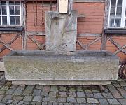 Wandbrunnen aus Muschelkalkstein, ca. B 250 x H 175 x T 70 cm