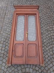 6-teilige Jugendstil Zimmertür mit Blendrahmen und Zierkrone, DIN li ca. B 96 cm x H 209 cm