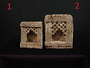 Verzierter Sandstein aus Indien, ca. B 19 x H 24,5 und B 25 cm x H 30 cm