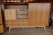 70er-Jahre Wohnzimmerschrank (neu), Wohnwand aus Ahorn, ca. B 210 x H 140,5 cm