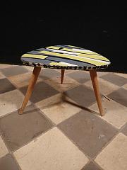 Blumenhocker, Blumenbank, drei-Bein Hocker, ca. B 32 cm x H 24 cm