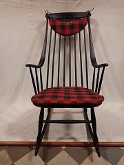 Schaukelstuhl "Grandessa" von Lara Larsson für Nesto entworfen