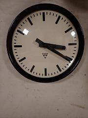 Wanduhr von "Pragotron", ca. B 32 cm