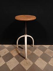Dreibeiniger Werkstatthocker, Industriehocker, ca. Ø 32 cm, H 46 - 72 cm
