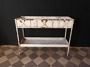 Blumenbank aus Eisen mit zwei Ebenen, ca. B 32,5 x L 102 x H 80 cm