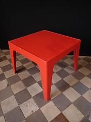 70er-Jahre orange/roter Beistelltisch, Couchtisch aus Kunststoff H 54,5 cm