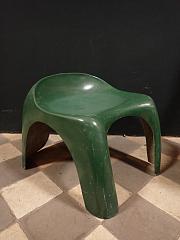 Grüner Hocker aus Fiberglas, ca. H 29 cm