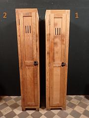 Schmaler Holzspind, ca. B 38 x H 185 x T 49 cm / B 34,5 x H 187 x T 49 cm