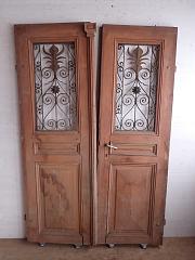 Zweiflügelige Haustür mit Gittereinsätze, DIN li, ca. B 133,5 x H 203,5 cm