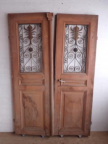 Zweiflügelige Haustür mit Gitter ArtNr.4744