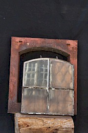 kleines-gusseisernes-dachfenster-mit-segmentbogen-art-nr-785