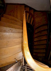 Treppe Eiche halbgewendelt mit zwei Podesten