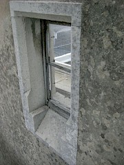 kleine-fensterlaibung-aus-kalkstein-artnr-1051