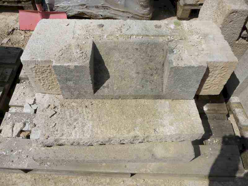 3 kleine Fensterlaibungen aus Kalkstein - 950,- / Stk. Artikelnr.1051