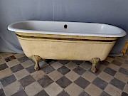gusseiserne-badewanne-mit-klauenfuessen-art-nr-1421