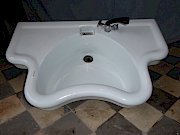 Gebrauchtes Frisörwaschbecken mit Handbrause
