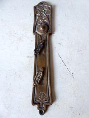 Original Jugendstil Türschild, Schüsselschild aus Messing, ohne Griffloch