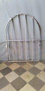 Kleines Gitter aus Metall, ca. 61 x 87 cm