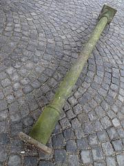 Runde Gusssäule mit schlichtem Zweiohrkapitell, L ca. 2,43m RESERVIERT