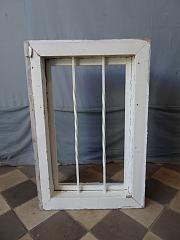 fensterrahmen-mit-gitter-artnr-3205