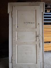 Zimmertür mit Kassettenfüllungen und Rahmen, DIN links, ca. B 118 x H 233 cm