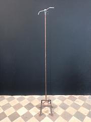 Historischer, dreiarmiger Rasensprenger oder Kreissprenger, ca. H 180 cm