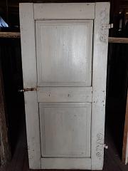 Zimmertür mit Kassettenfüllungen und geschmiedeten Bändern, DIN rechts, ca. B 82,5 x H 173,5 cm