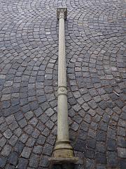 Zierliche Gusssäule mit Kannelierung, ca. L 280 cm