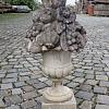Steingussstatue mit Blumen - Obstkorb ArtNr.2281