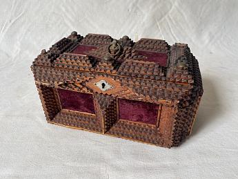 Tramp Art Holz Schatulle mit Löwenkopf ArtNr.3644